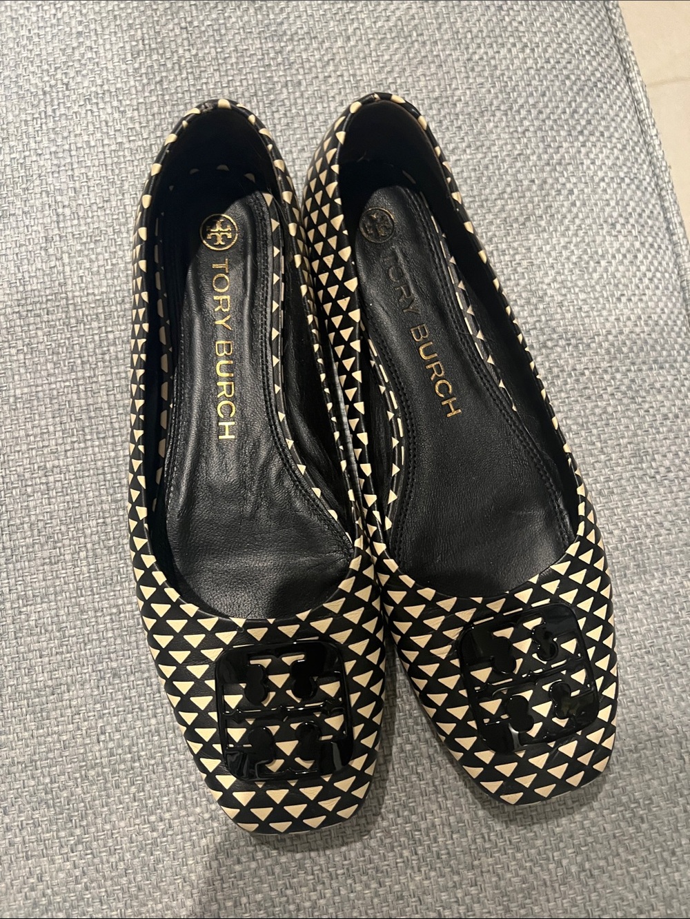 Tory Burch Black and Cream Triangle-Print Logo Ballerina Flats